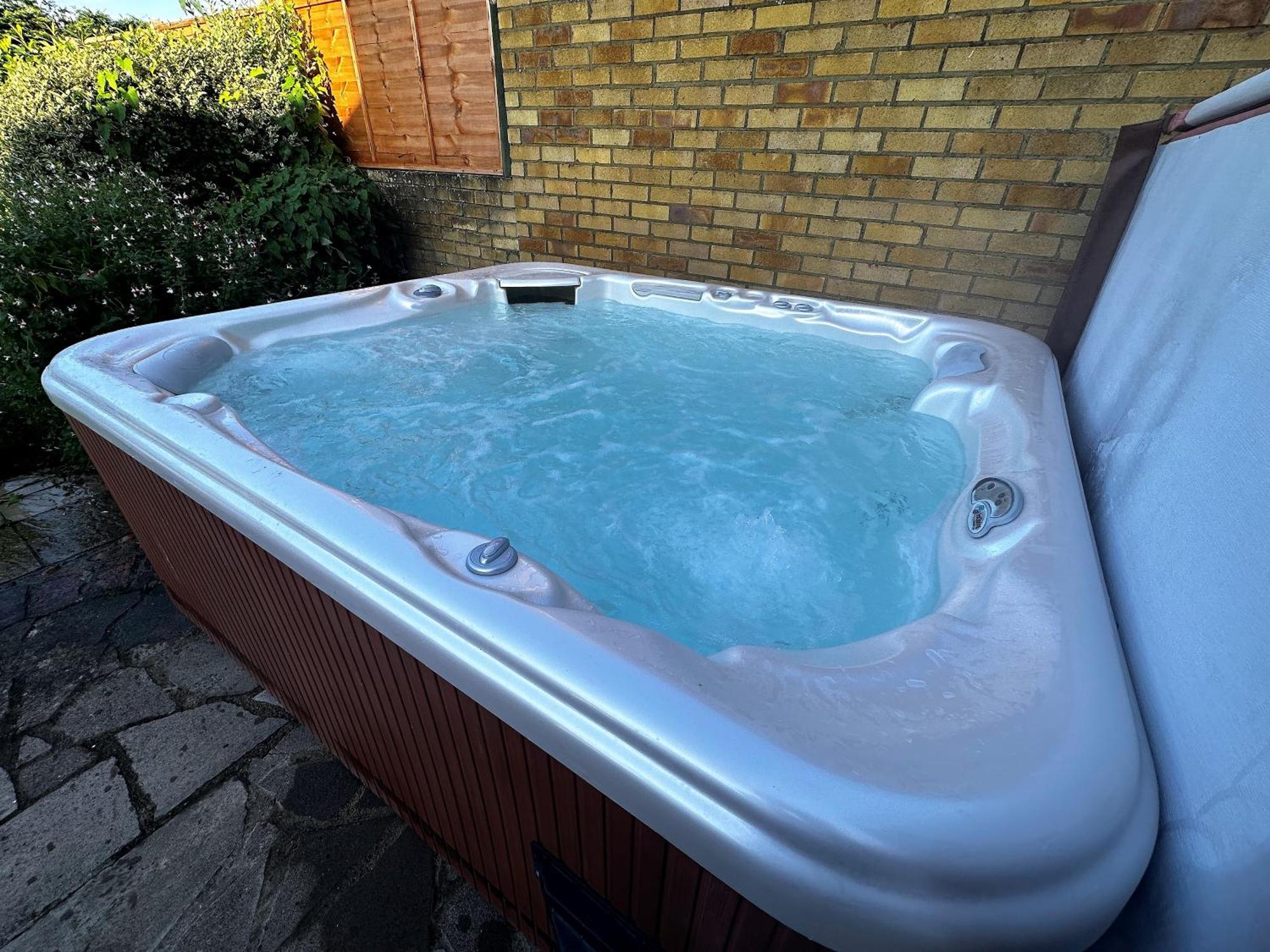 Kennedy Villa - 5 Bedroom House With Hot Tub, Wifi, Free Parkings, Close To Bicester Village Zewnętrze zdjęcie