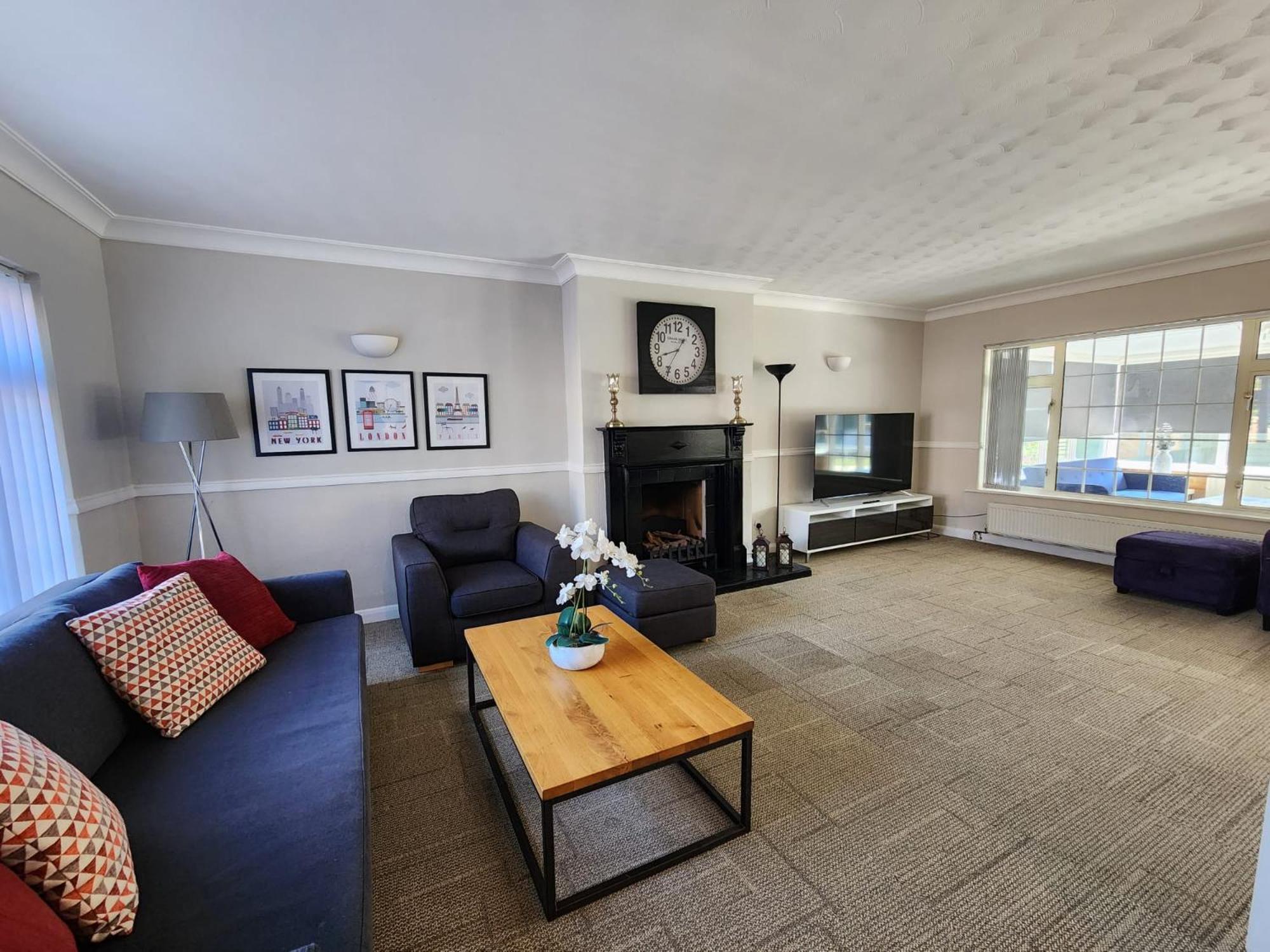 Kennedy Villa - 5 Bedroom House With Hot Tub, Wifi, Free Parkings, Close To Bicester Village Zewnętrze zdjęcie