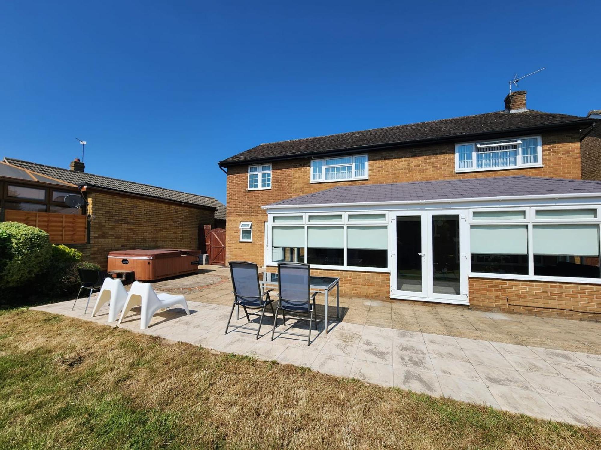 Kennedy Villa - 5 Bedroom House With Hot Tub, Wifi, Free Parkings, Close To Bicester Village Zewnętrze zdjęcie