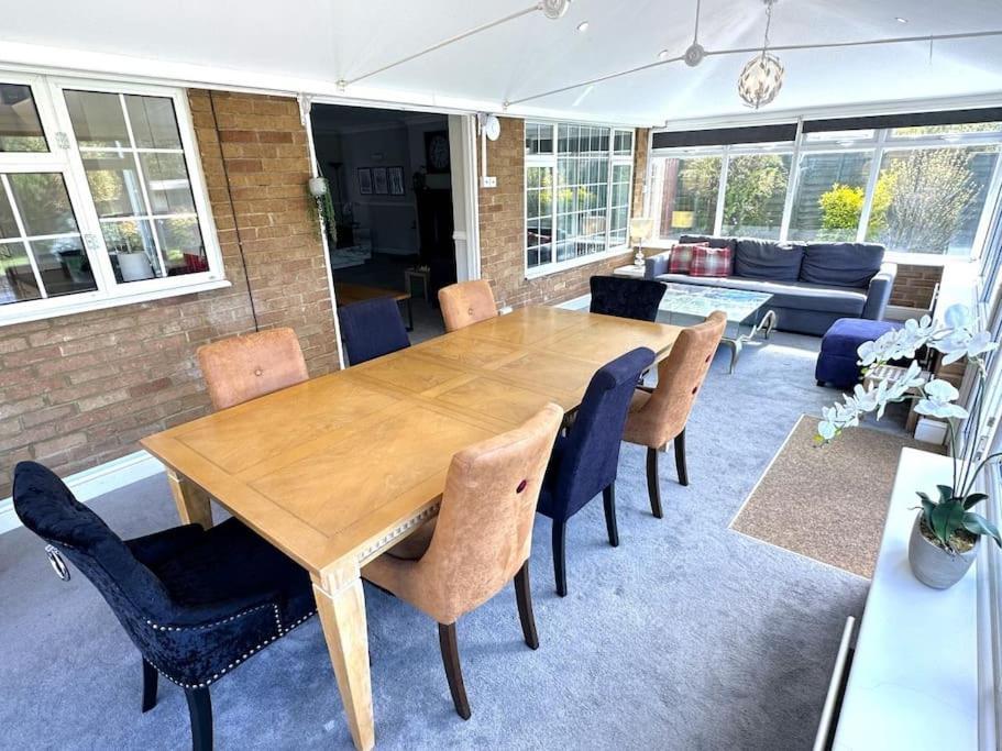Kennedy Villa - 5 Bedroom House With Hot Tub, Wifi, Free Parkings, Close To Bicester Village Zewnętrze zdjęcie